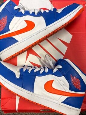 Jordan 1 Mid Knicks - Men’s Sneakers White / Blue / Orange